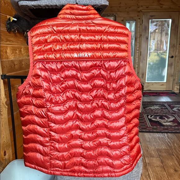 Ariat Vibrant Red Quilted Vest - Picture 2 of 4